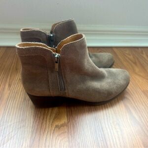 Lucky Brand Breah Suede Leather Ankle Boots Taupe Gray Booties Womens 7.5